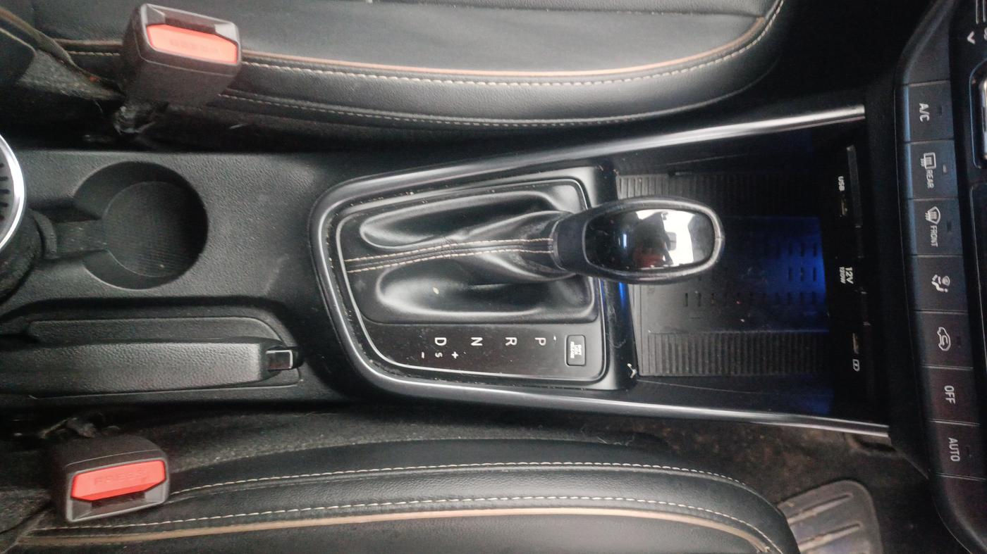 2021 Hyundai NEW I20 ASTA (O) 1.0 TURBO GDI DCT, Petrol, Automatic, 45,609 km, Gear Lever