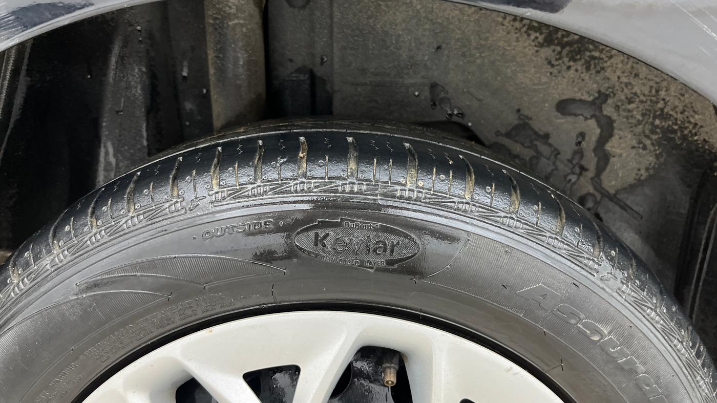 2015 Ford Figo Aspire TREND 1.2 PETROL, Petrol, Manual, 1,05,000 km, Right Rear Tyre Tread