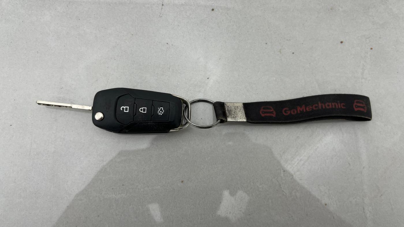 2015 Ford Figo Aspire TREND 1.2 PETROL, Petrol, Manual, 1,05,000 km, Key Close Up
