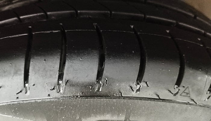 2015 Honda Amaze 1.5L I-DTEC S, Diesel, Manual, 97,633 km, Right Rear Tyre Tread