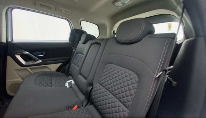 2022 Tata Safari XT+2.0 KRYOTEC, Diesel, Manual, 6,192 km, Right Side Rear Door Cabin