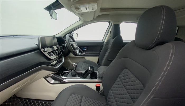 2022 Tata Safari XT+2.0 KRYOTEC, Diesel, Manual, 6,192 km, Right Side Front Door Cabin