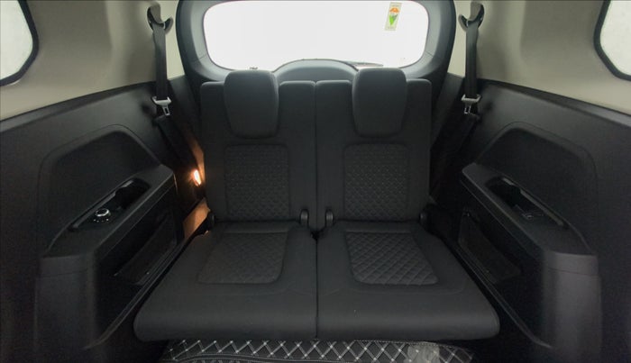 2022 Tata Safari XT+2.0 KRYOTEC, Diesel, Manual, 6,192 km, Third Seat Row ( optional )