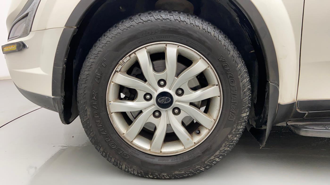 2015 Mahindra XUV500 W8, Diesel, Manual, 1,01,670 km, Left Front Wheel
