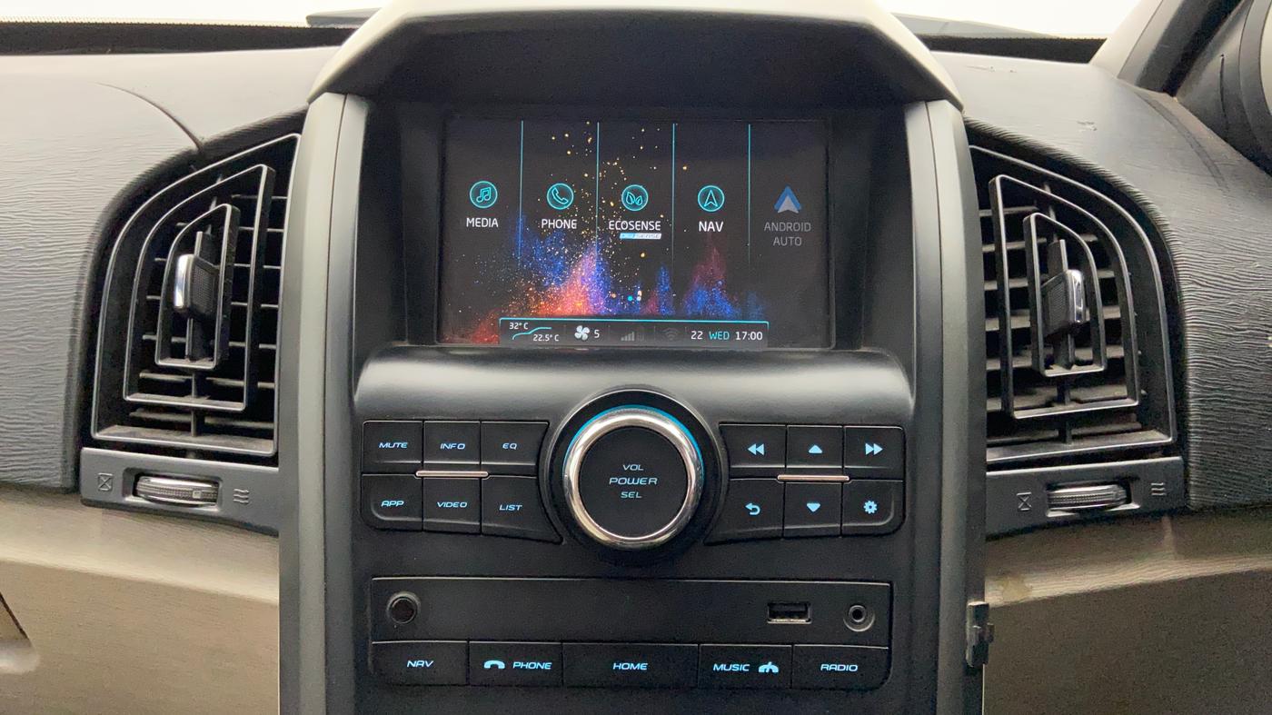 2015 Mahindra XUV500 W8, Diesel, Manual, 1,01,670 km, Touchscreen Infotainment System