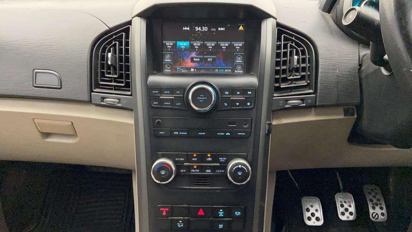 2015 Mahindra XUV500 W8, Diesel, Manual, 1,01,670 km, Air Conditioner