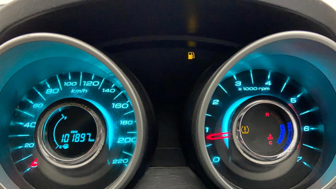 2015 Mahindra XUV500 W8, Diesel, Manual, 1,01,670 km, Odometer Image