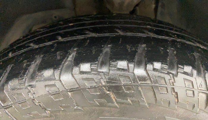 2015 Mahindra XUV500 W8, Diesel, Manual, 1,01,670 km, Left Front Tyre Tread