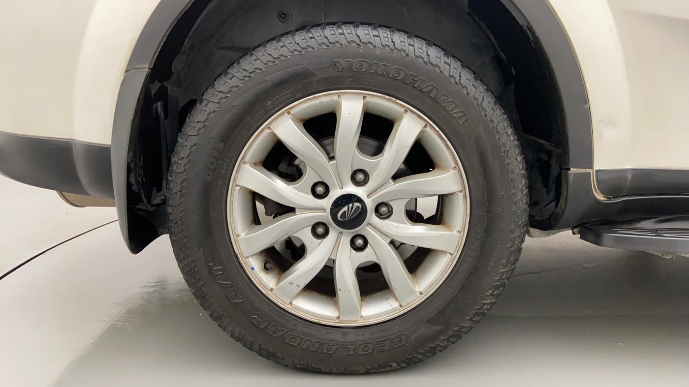 2015 Mahindra XUV500 W8, Diesel, Manual, 1,01,670 km, Right Rear Wheel
