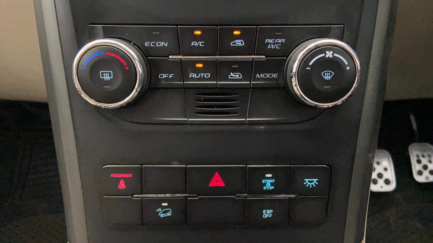 2015 Mahindra XUV500 W8, Diesel, Manual, 1,01,670 km, Automatic Climate Control