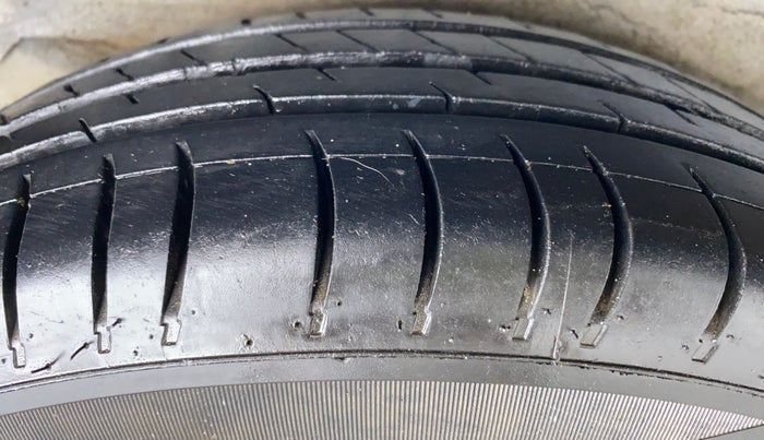 2014 Hyundai i10 MAGNA 1.1 IRDE2, Petrol, Manual, 92,441 km, Right Rear Tyre Tread