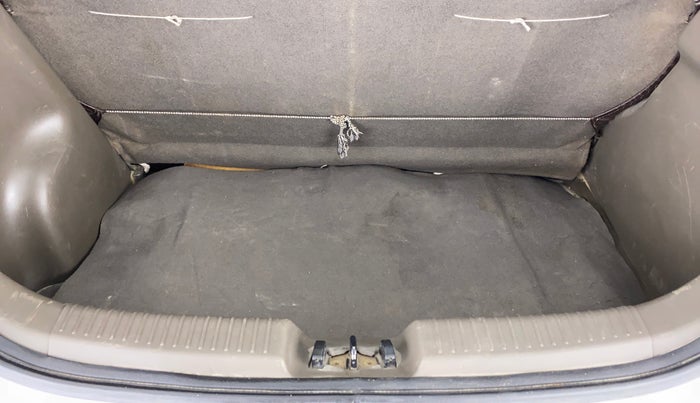 2014 Hyundai i10 MAGNA 1.1 IRDE2, Petrol, Manual, 92,441 km, Boot Inside