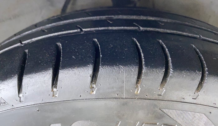 2014 Hyundai i10 MAGNA 1.1 IRDE2, Petrol, Manual, 92,441 km, Right Front Tyre Tread