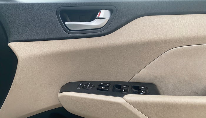 2018 Hyundai Verna 1.4 EX PETROL, Petrol, Manual, 78,708 km, Driver Side Door Panels Control