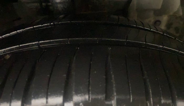 2012 Nissan Sunny XL DIESEL, Diesel, Manual, 1,14,485 km, Right Front Tyre Tread