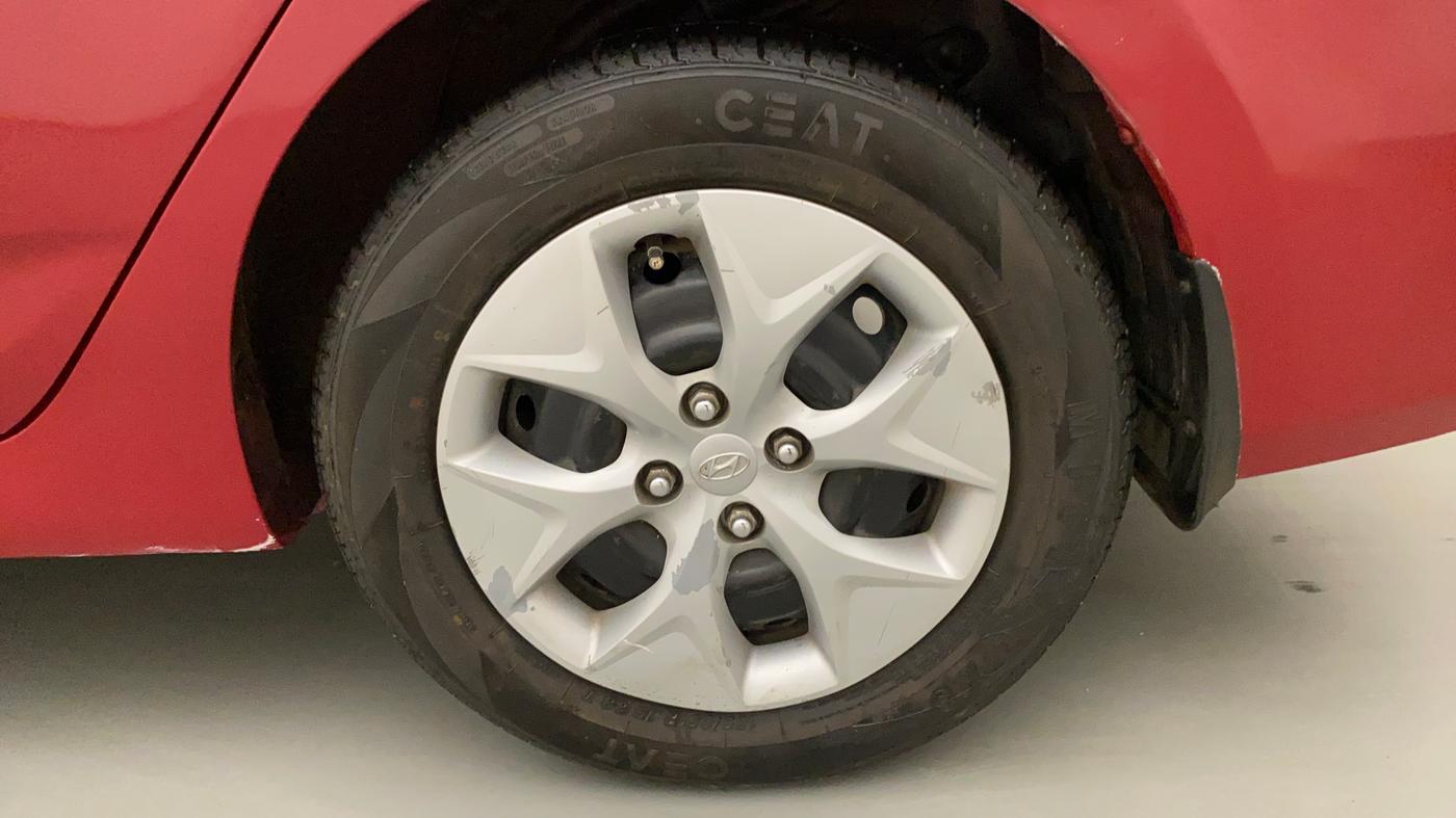 2017 Hyundai Verna 1.4 VTVT, CNG, Manual, 1,05,216 km, Left Rear Wheel