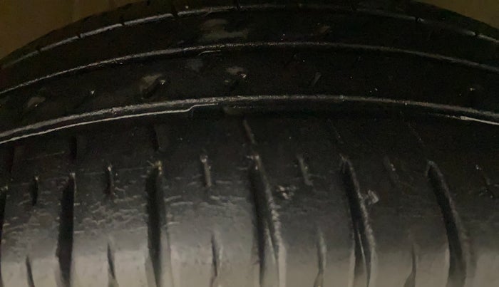 2021 Maruti Ertiga ZXI SHVS, Petrol, Manual, 30,368 km, Right Front Tyre Tread