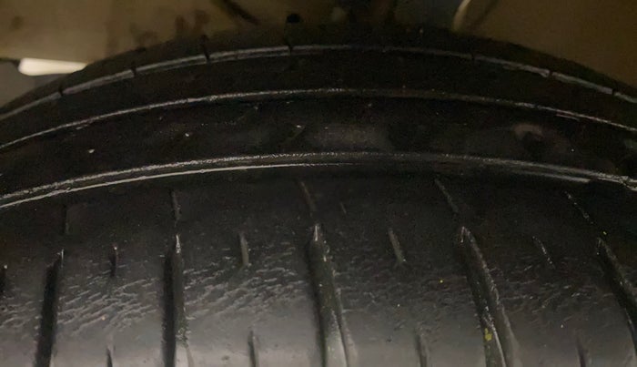 2021 Maruti Ertiga ZXI SHVS, Petrol, Manual, 30,368 km, Left Front Tyre Tread