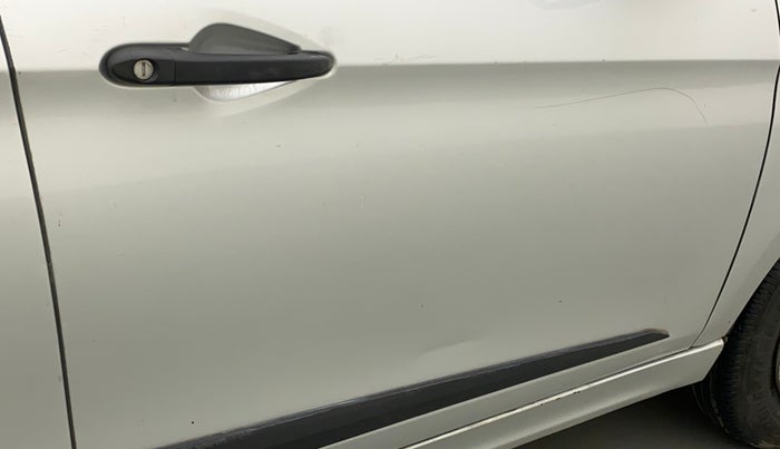 2017 Tata Tiago XE PETROL, Petrol, Manual, 1,19,094 km, Driver-side door - Minor scratches
