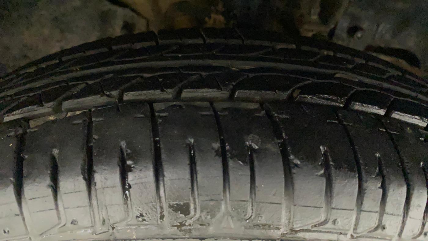 2017 Tata Tiago XE PETROL, Petrol, Manual, 1,19,101 km, Right Front Tyre Tread