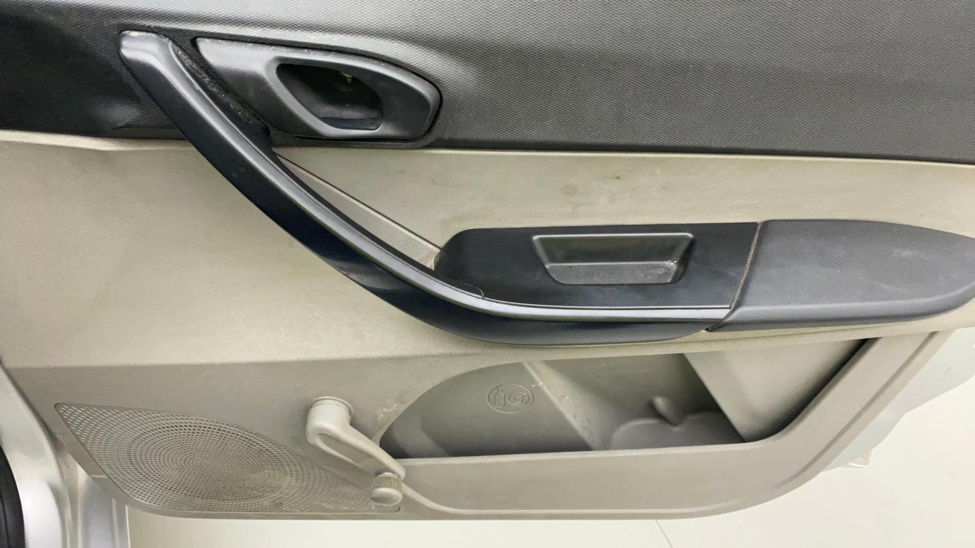 2017 Tata Tiago XE PETROL, Petrol, Manual, 1,19,101 km, Driver Side Door Panels Control