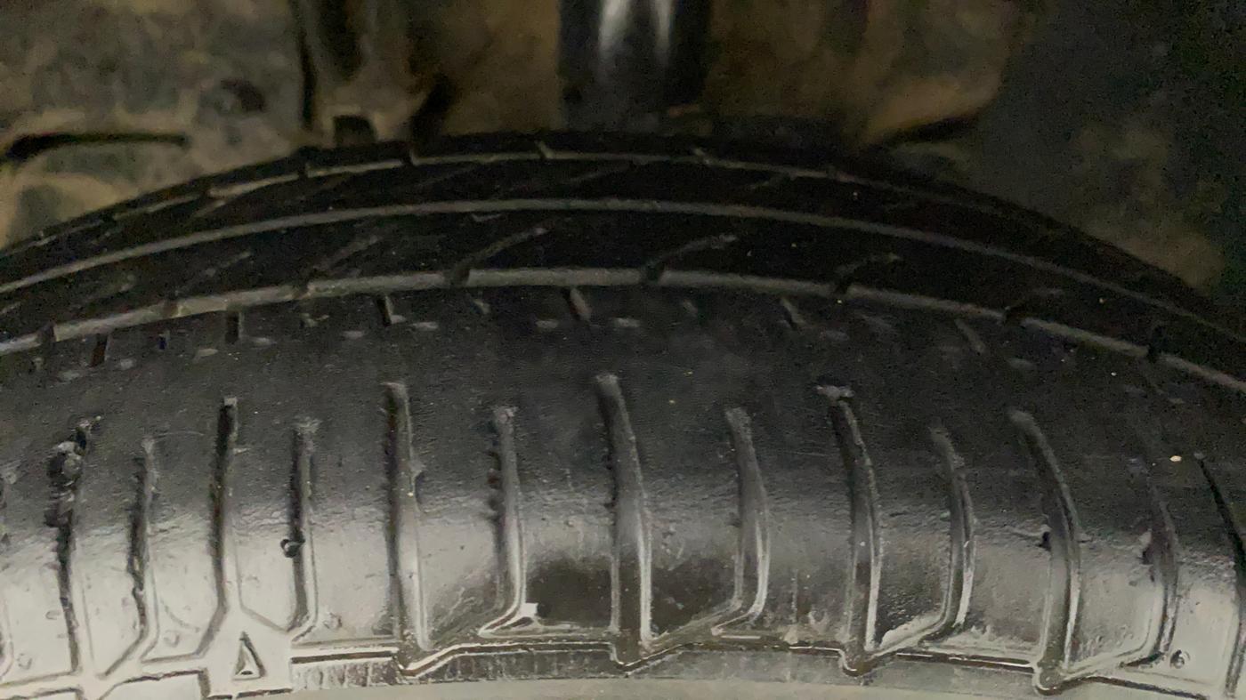 2017 Tata Tiago XE PETROL, Petrol, Manual, 1,19,101 km, Left Front Tyre Tread