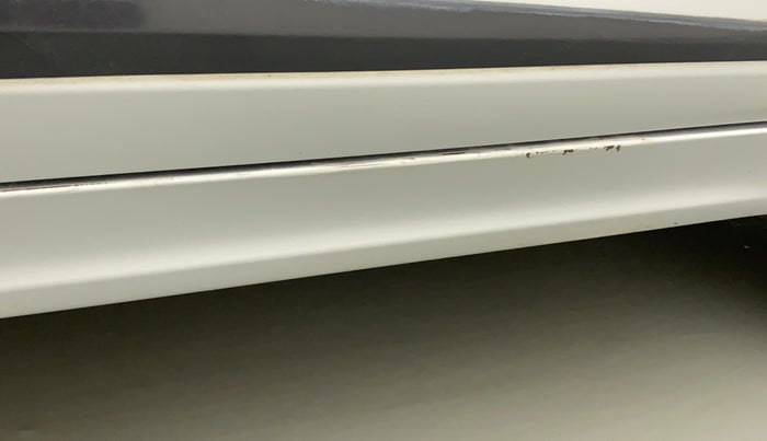 2017 Tata Tiago XE PETROL, Petrol, Manual, 1,19,094 km, Right running board - Minor scratches