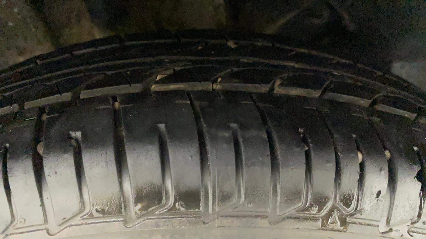 2017 Tata Tiago XE PETROL, Petrol, Manual, 1,19,101 km, Right Rear Tyre Tread