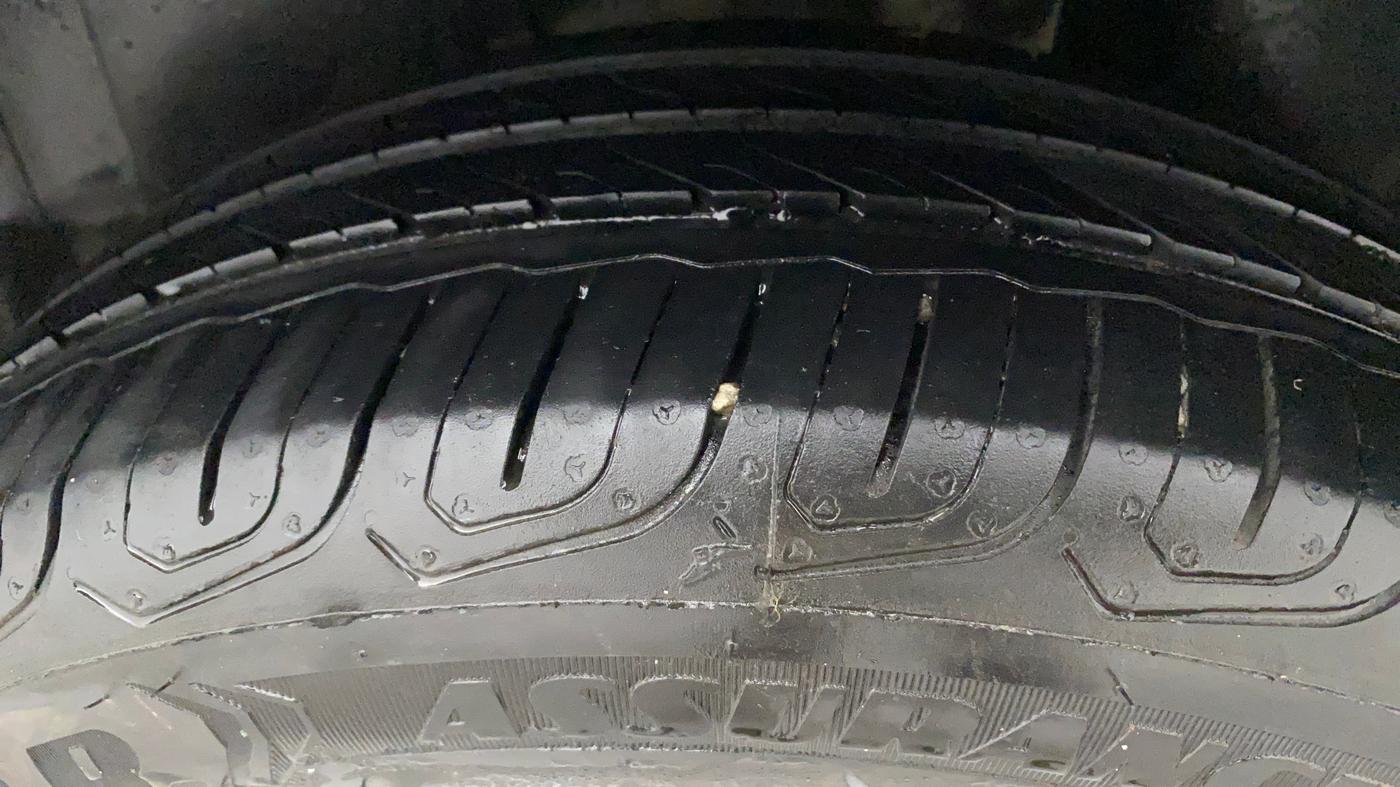 2017 Volkswagen Polo COMFORTLINE 1.2L, Petrol, Manual, 51,364 km, Left Rear Tyre Tread