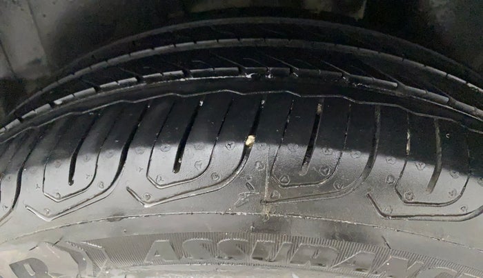2017 Volkswagen Polo COMFORTLINE 1.2L, Petrol, Manual, 51,364 km, Left Rear Tyre Tread