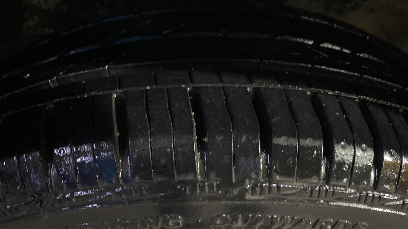 2013 Maruti Ertiga ZDI, Diesel, Manual, 88,520 km, Left Front Tyre Tread
