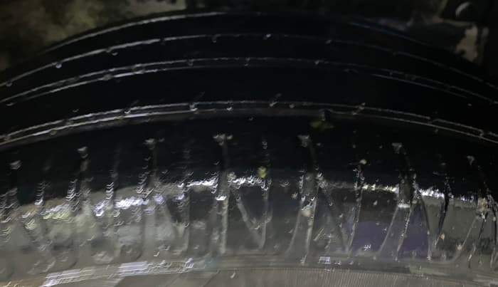 2013 Maruti Ertiga ZDI, Diesel, Manual, 88,520 km, Right Front Tyre Tread