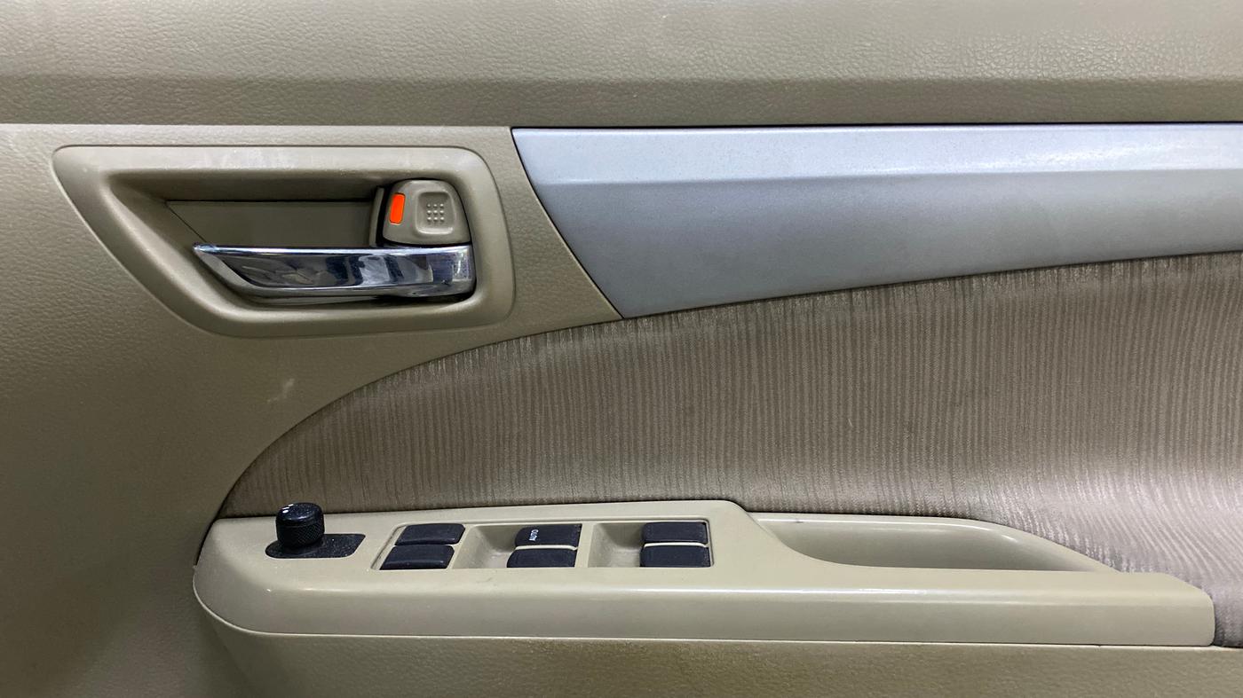 2013 Maruti Ertiga ZDI, Diesel, Manual, 88,520 km, Driver Side Door Panels Control
