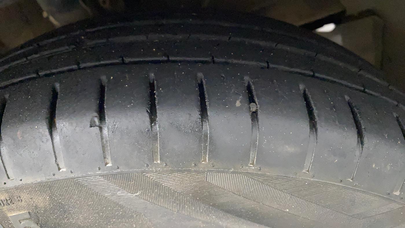2018 Maruti Swift ZXI AMT, Petrol, Automatic, 56,327 km, Right Front Tyre Tread