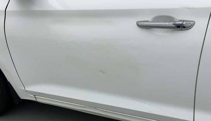2021 Hyundai Verna SX 1.5 CRDI, Diesel, Manual, 35,447 km, Front passenger door - Slightly dented