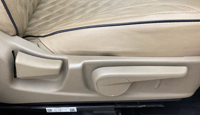 2019 Mahindra TUV300 T10 MT, Diesel, Manual, 15,843 km, Driver Side Adjustment Panel