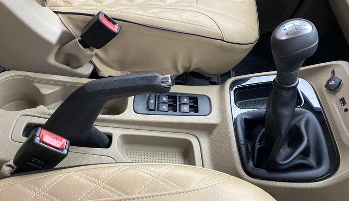 2019 Mahindra TUV300 T10 MT, Diesel, Manual, 15,843 km, Gear Lever