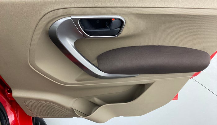 2019 Mahindra TUV300 T10 MT, Diesel, Manual, 15,843 km, Driver Side Door Panels Control