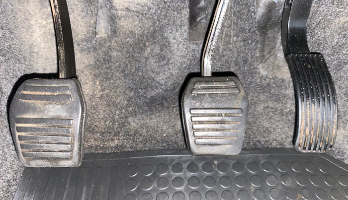 2019 Mahindra TUV300 T10 MT, Diesel, Manual, 15,843 km, Pedals