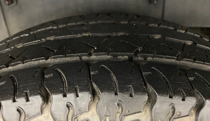 2019 Mahindra TUV300 T10 MT, Diesel, Manual, 15,843 km, Right Rear Tyre Tread