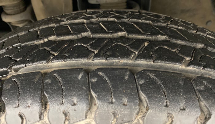 2019 Mahindra TUV300 T10 MT, Diesel, Manual, 15,843 km, Left Front Tyre Tread