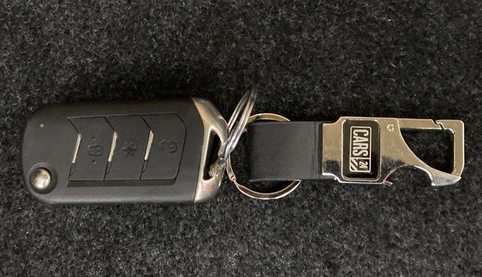 2019 Mahindra TUV300 T10 MT, Diesel, Manual, 15,843 km, Key Close Up