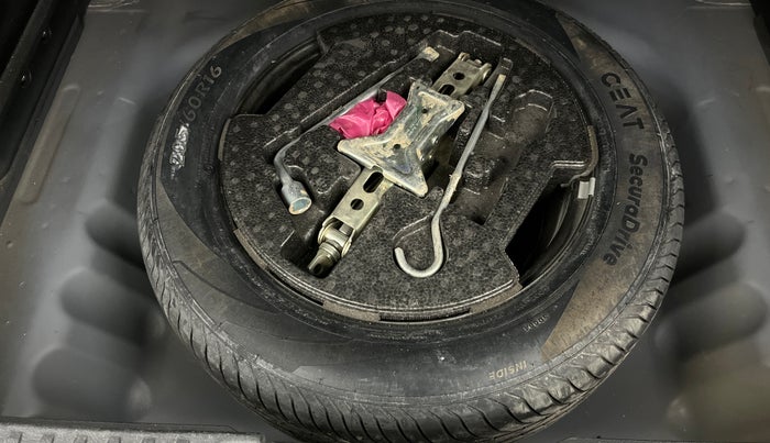 2022 Maruti Vitara Brezza LXI, Petrol, Manual, 20,317 km, Spare Tyre