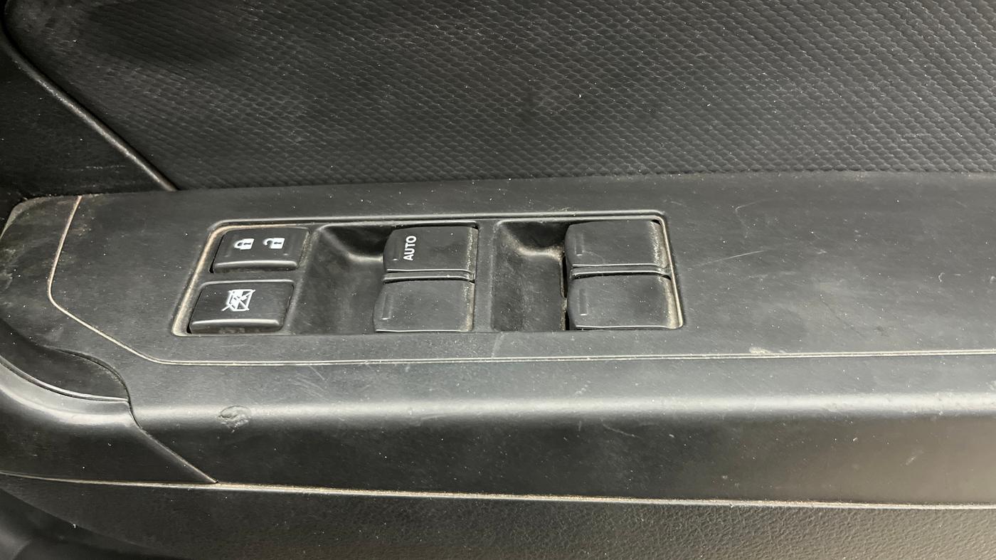 2022 Maruti Vitara Brezza LXI, Petrol, Manual, 20,418 km, Driver Side Door Panels Control