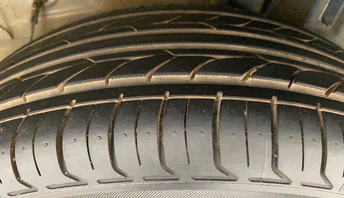 2011 Toyota Etios V, Petrol, Manual, 1,04,736 km, Left Rear Tyre Tread