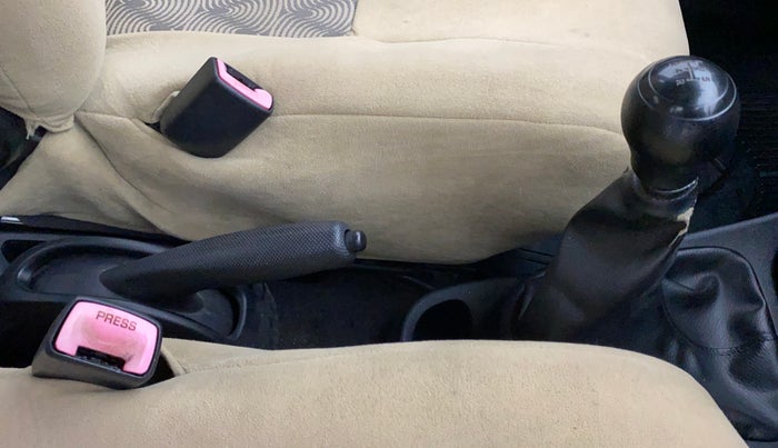 2011 Toyota Etios V, Petrol, Manual, 1,04,736 km, Gear Lever