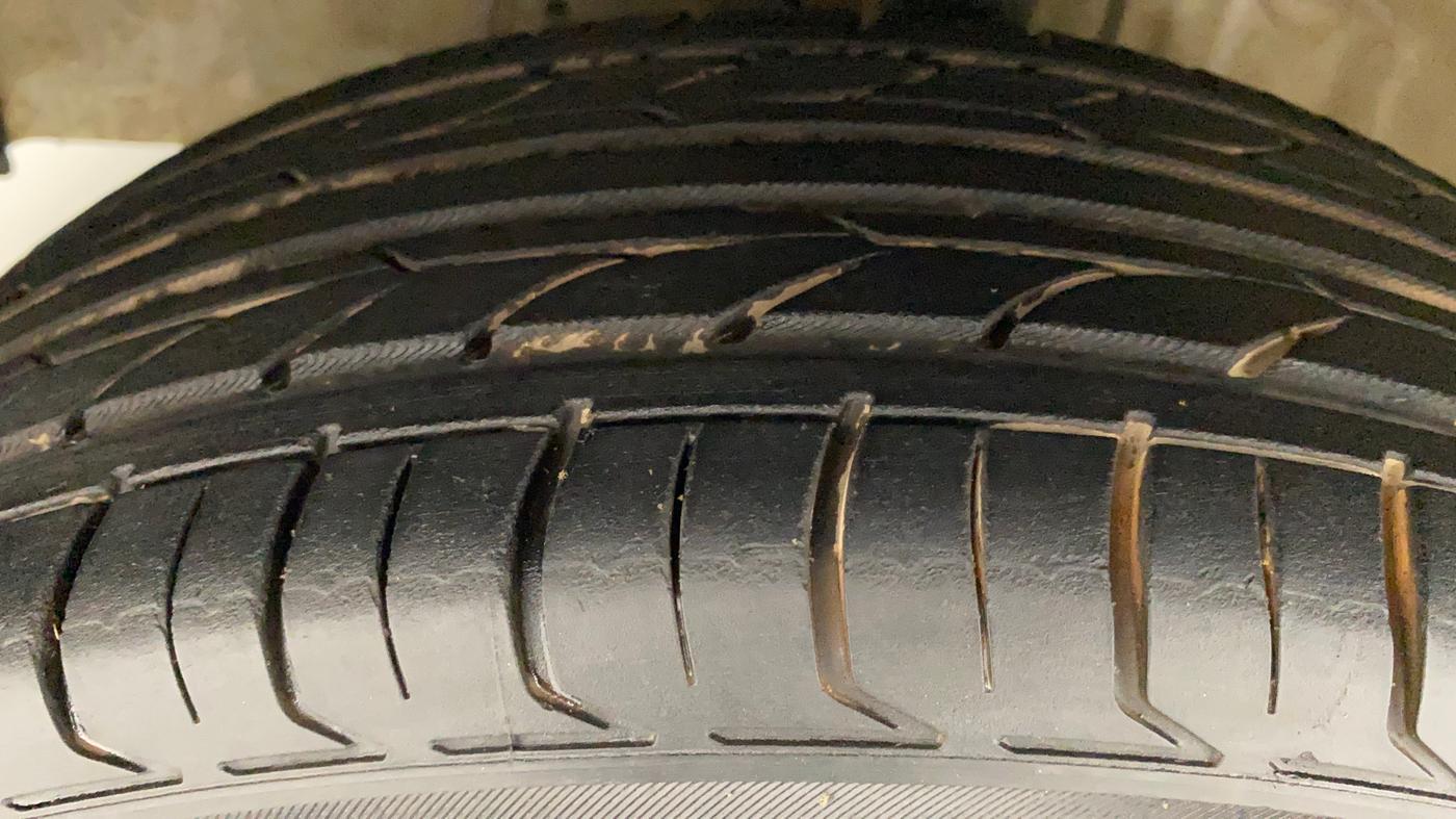 2011 Toyota Etios V, Petrol, Manual, 1,04,736 km, Left Front Tyre Tread