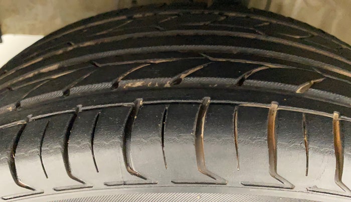 2011 Toyota Etios V, Petrol, Manual, 1,04,736 km, Left Front Tyre Tread