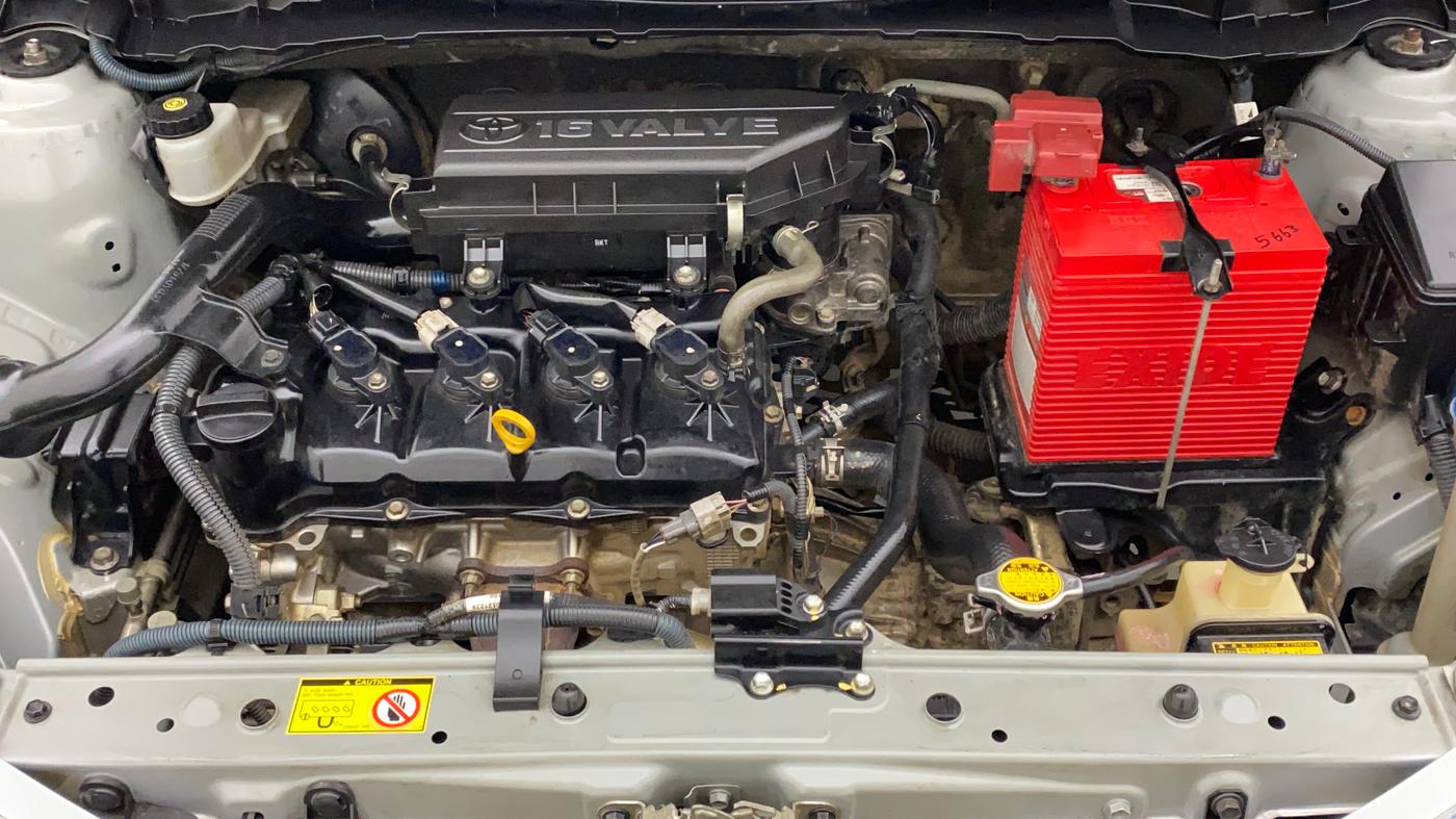 2011 Toyota Etios V, Petrol, Manual, 1,04,736 km, Open Bonet