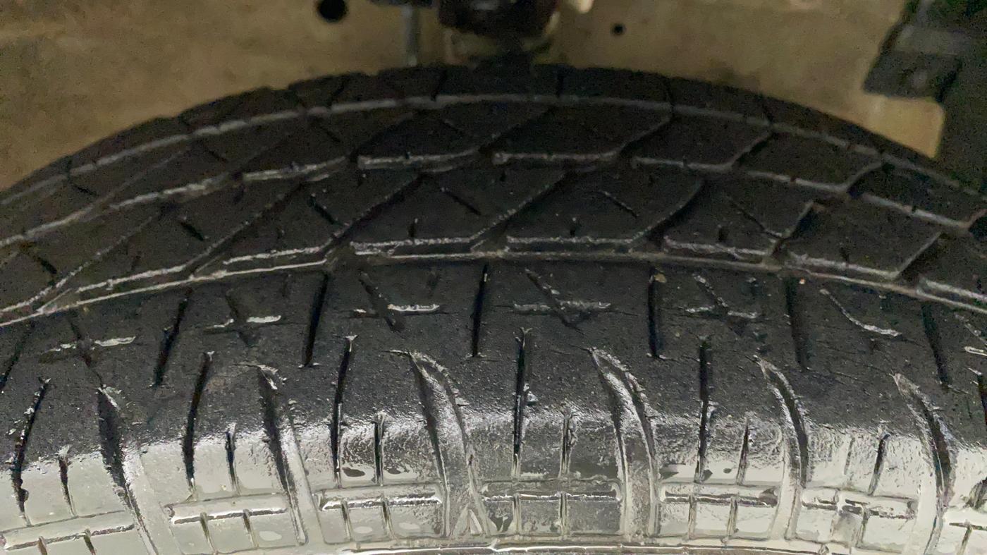 2015 Maruti Swift LXI, Petrol, Manual, 34,526 km, Right Front Tyre Tread